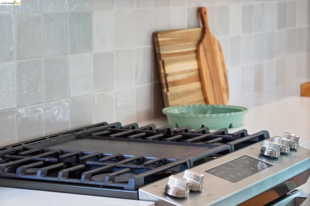 Image 16 of property listing at 15 Claremont Cres, Berkeley, CA 94705