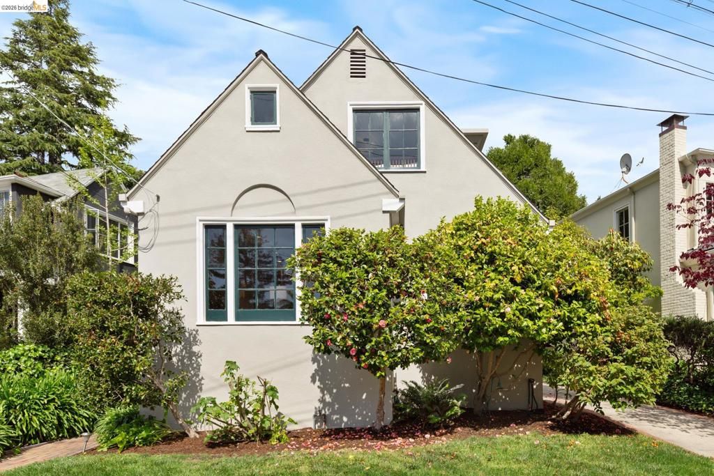 Image 2 of property listing at 15 Claremont Cres, Berkeley, CA 94705