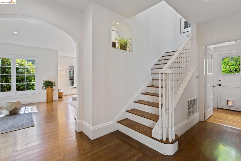 Image 20 of property listing at 15 Claremont Cres, Berkeley, CA 94705