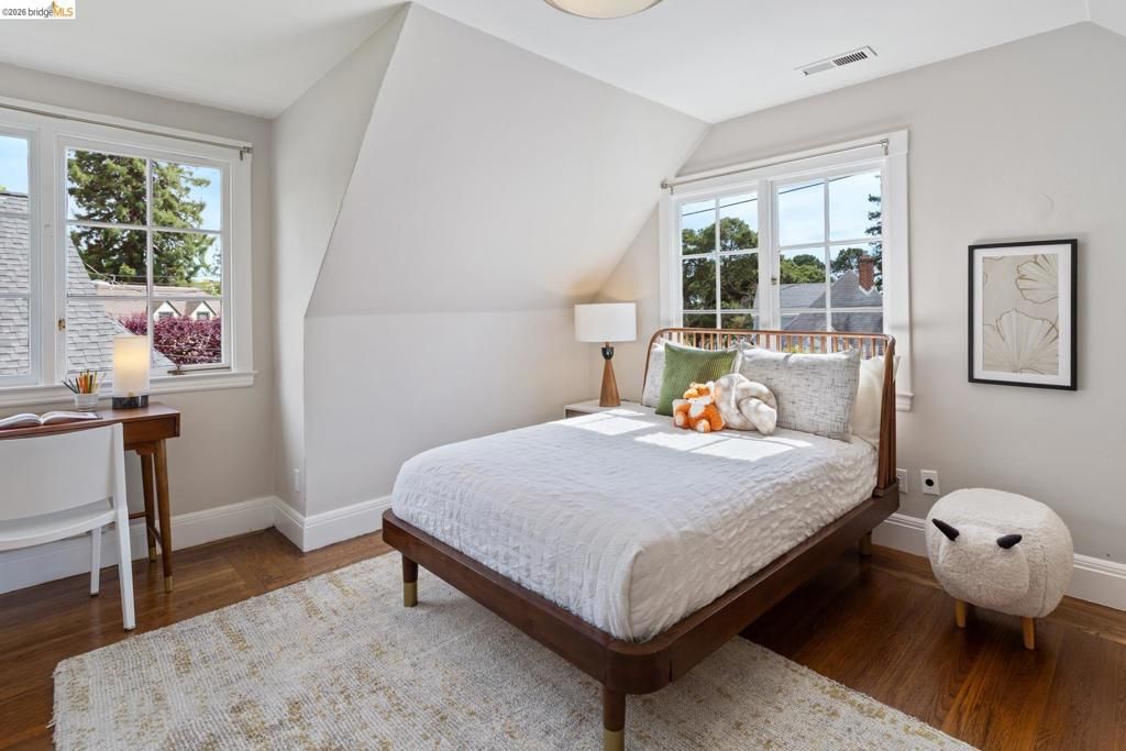 Image 26 of property listing at 15 Claremont Cres, Berkeley, CA 94705