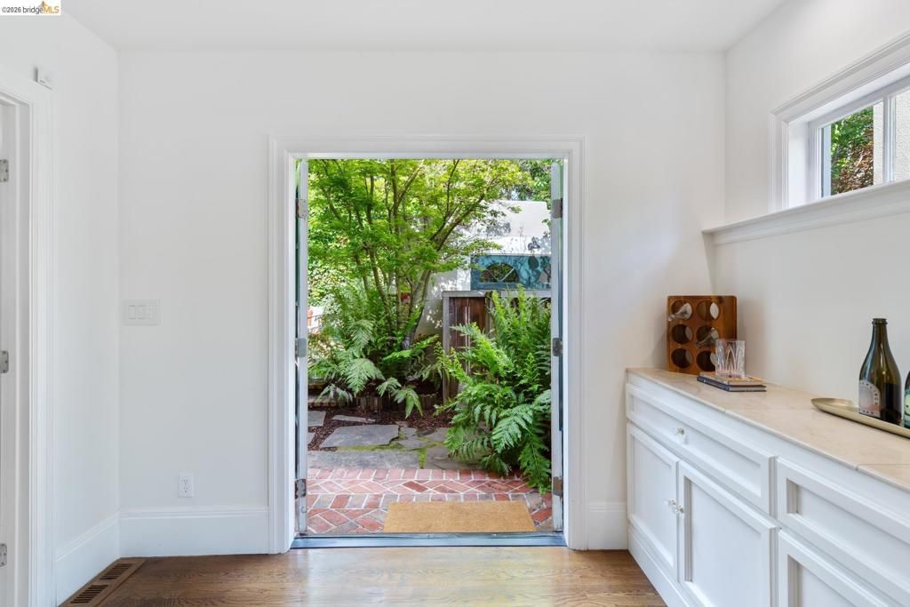 Image 30 of property listing at 15 Claremont Cres, Berkeley, CA 94705