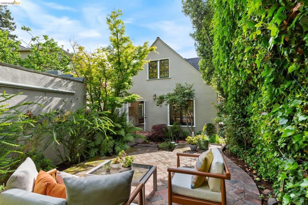 Image 33 of property listing at 15 Claremont Cres, Berkeley, CA 94705