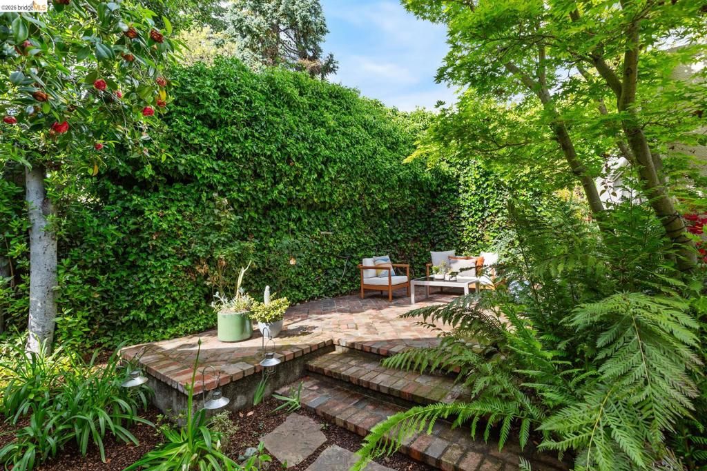 Image 34 of property listing at 15 Claremont Cres, Berkeley, CA 94705