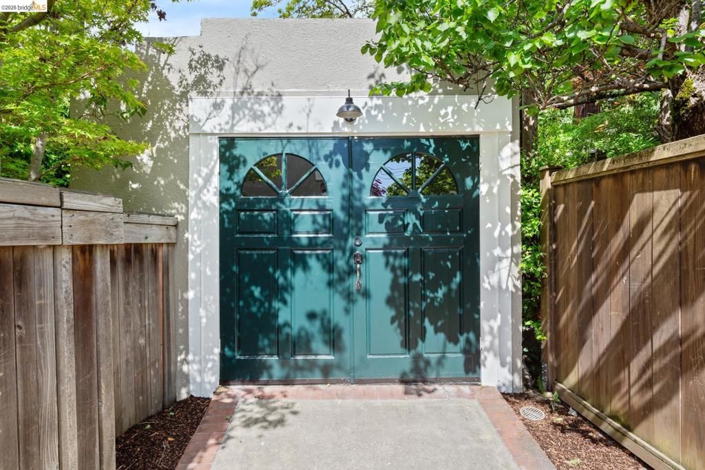 Image 39 of property listing at 15 Claremont Cres, Berkeley, CA 94705