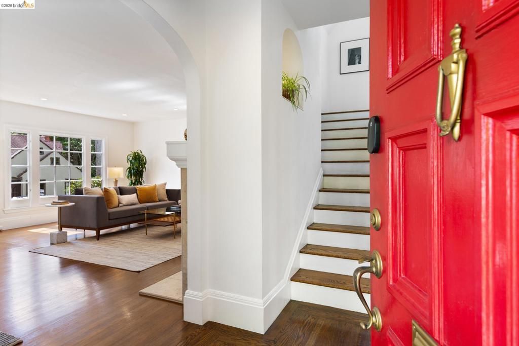 Image 4 of property listing at 15 Claremont Cres, Berkeley, CA 94705