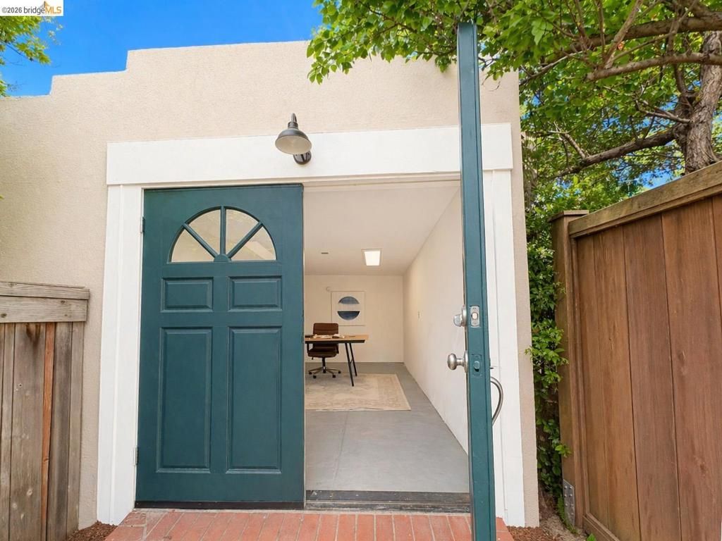 Image 40 of property listing at 15 Claremont Cres, Berkeley, CA 94705