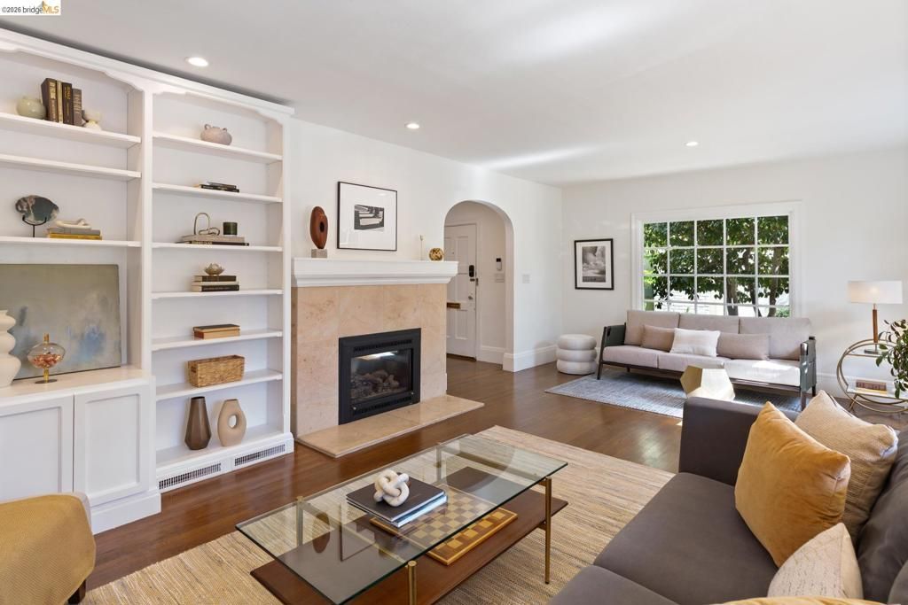 Image 5 of property listing at 15 Claremont Cres, Berkeley, CA 94705