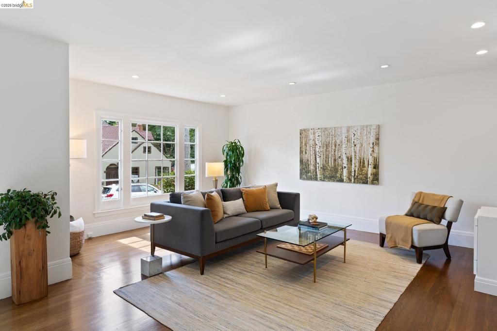 Image 6 of property listing at 15 Claremont Cres, Berkeley, CA 94705