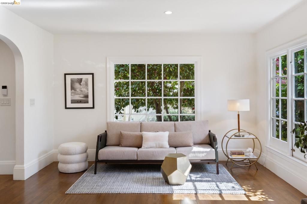 Image 7 of property listing at 15 Claremont Cres, Berkeley, CA 94705