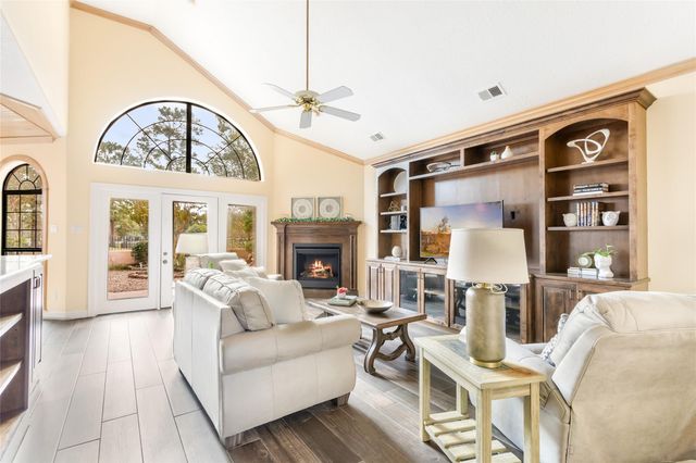 16 Kingwood Villas Court, Kingwood, TX 77339