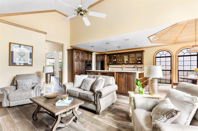 16 Kingwood Villas Court, Kingwood, TX 77339