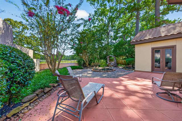 16 Kingwood Villas Court, Kingwood, TX 77339