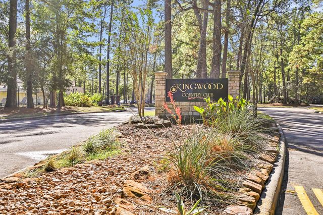 16 Kingwood Villas Court, Kingwood, TX 77339