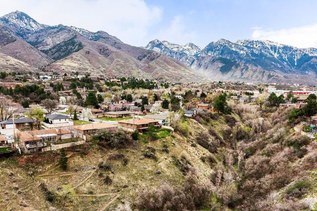 8626 S SCOTTISH DR, Cottonwood Heights, UT 84093