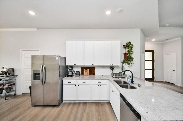 160 Barton Place Drive, Cleveland, TX 77327