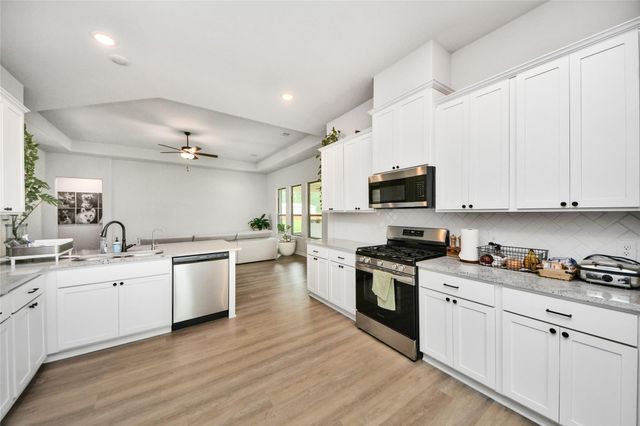 160 Barton Place Drive, Cleveland, TX 77327