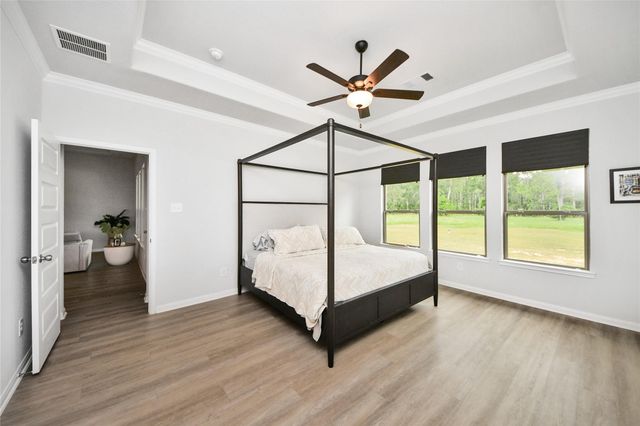 160 Barton Place Drive, Cleveland, TX 77327