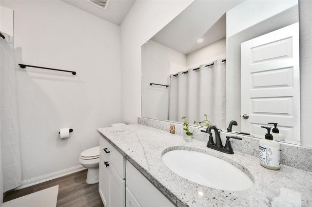 160 Barton Place Drive, Cleveland, TX 77327