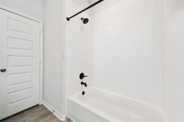 160 Barton Place Drive, Cleveland, TX 77327