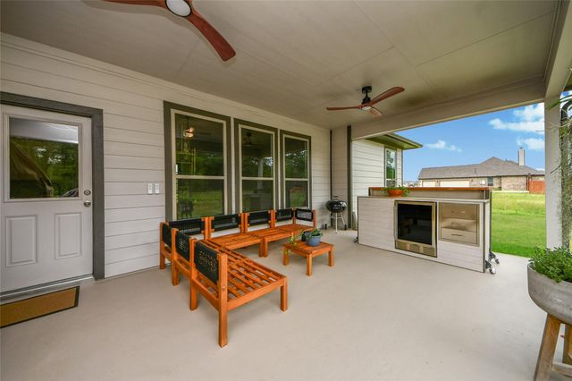 160 Barton Place Drive, Cleveland, TX 77327