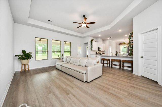 160 Barton Place Drive, Cleveland, TX 77327