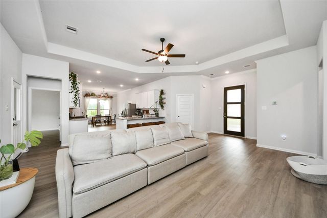 160 Barton Place Drive, Cleveland, TX 77327