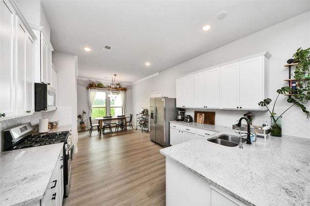 160 Barton Place Drive, Cleveland, TX 77327