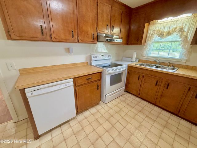 606 Darden Drive, Kinston, NC 28504