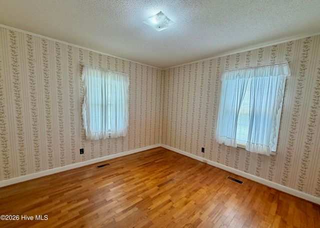 606 Darden Drive, Kinston, NC 28504