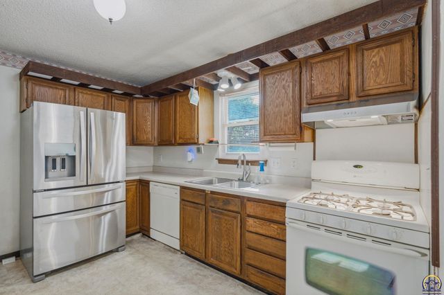 4213 SE Virginia CT, Topeka, KS 66605