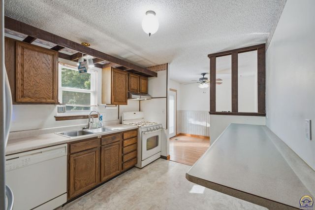 4213 SE Virginia CT, Topeka, KS 66605