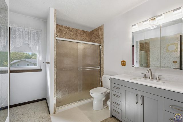 4213 SE Virginia CT, Topeka, KS 66605