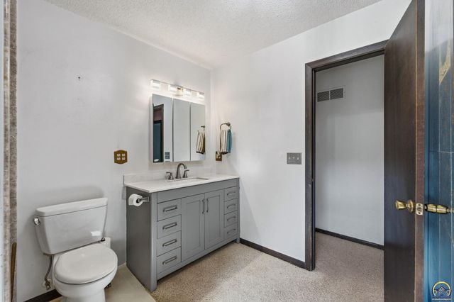 4213 SE Virginia CT, Topeka, KS 66605
