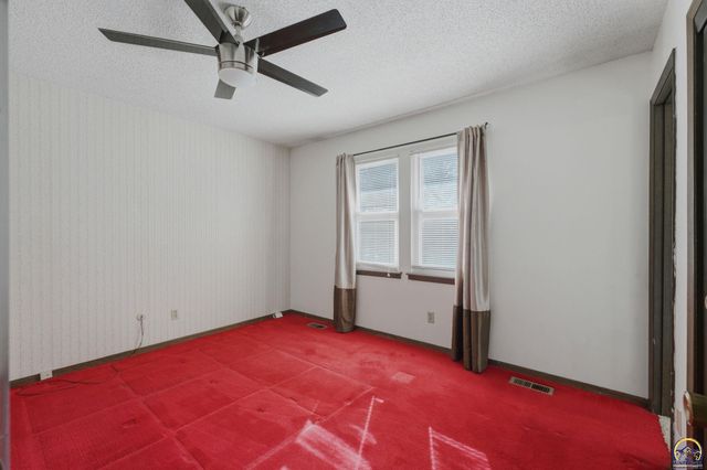 4213 SE Virginia CT, Topeka, KS 66605