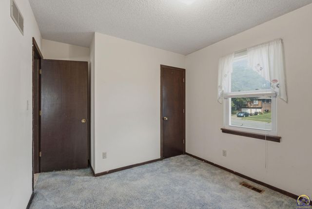 4213 SE Virginia CT, Topeka, KS 66605