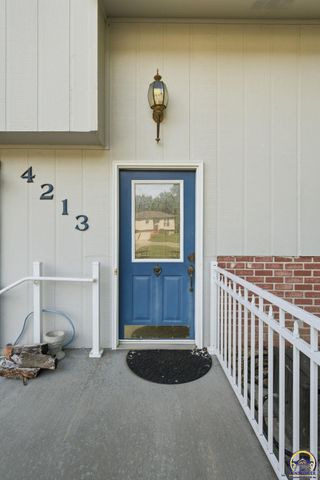 4213 SE Virginia CT, Topeka, KS 66605