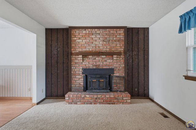 4213 SE Virginia CT, Topeka, KS 66605