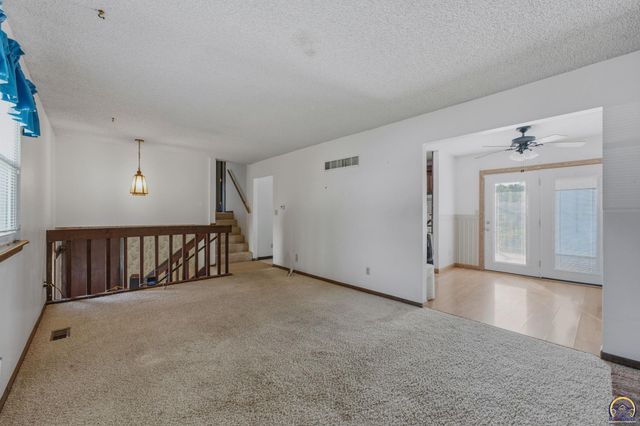 4213 SE Virginia CT, Topeka, KS 66605