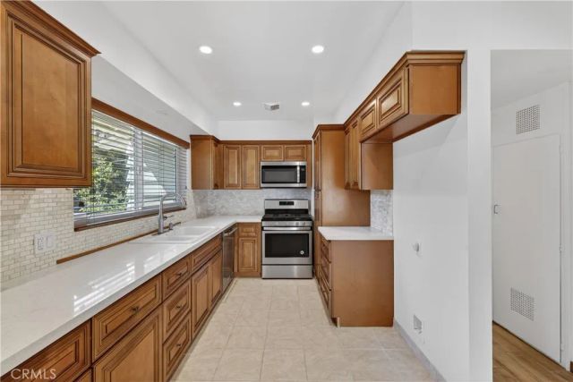 1845 Canyon, Pomona, CA 91768