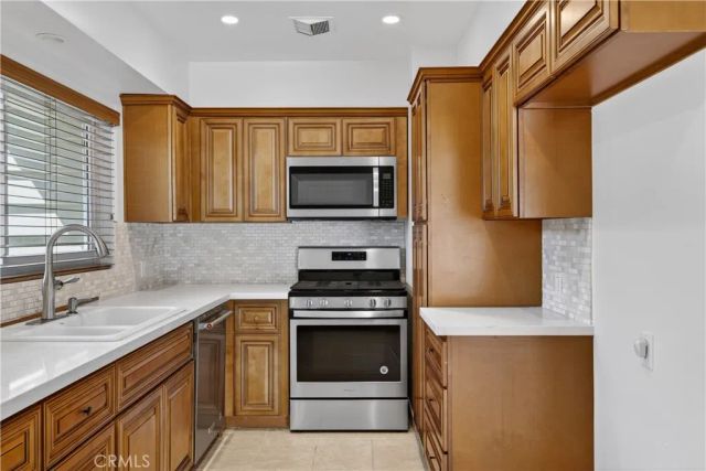 1845 Canyon, Pomona, CA 91768