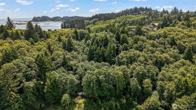 4001 Fourth Avenue SW, Ilwaco, WA 98624