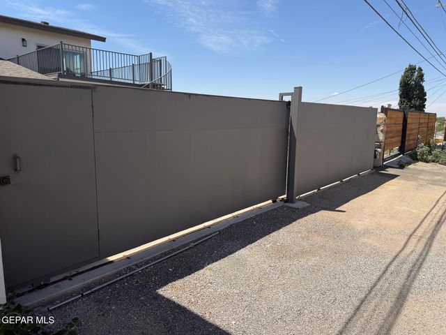 2110 N Kansas Street, El Paso, TX 79902