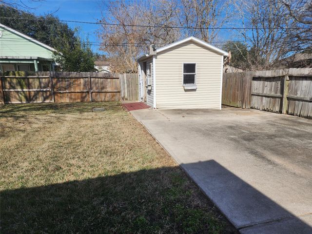 19168 County Road 669e, Alvin, TX 77511