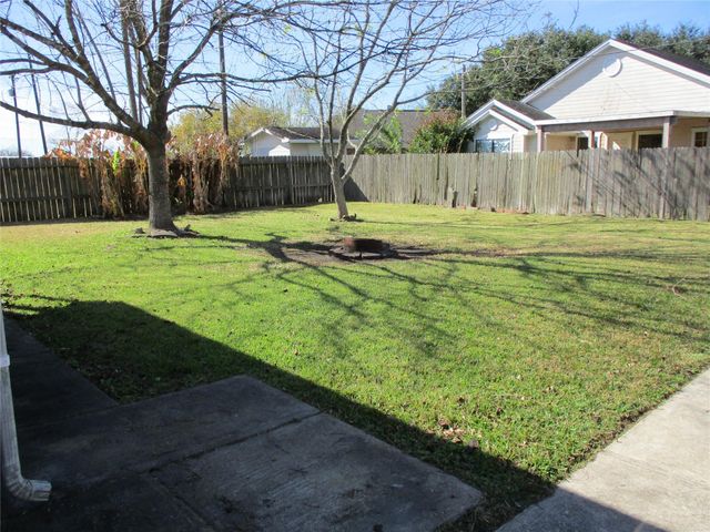 19168 County Road 669e, Alvin, TX 77511