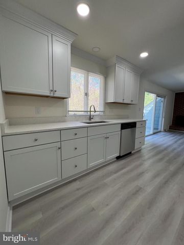 5 WALL ST, Fredericksburg, VA 22405