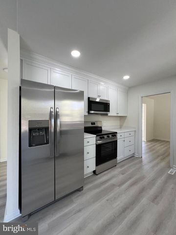 5 WALL ST, Fredericksburg, VA 22405