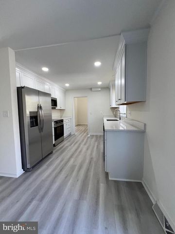 5 WALL ST, Fredericksburg, VA 22405