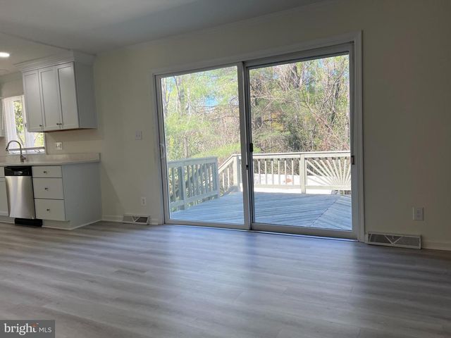 5 WALL ST, Fredericksburg, VA 22405