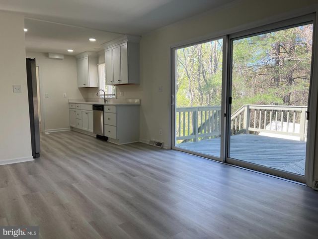5 WALL ST, Fredericksburg, VA 22405