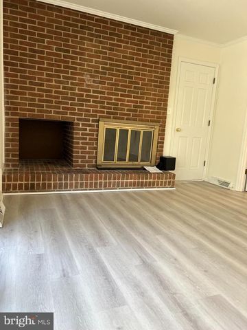 5 WALL ST, Fredericksburg, VA 22405